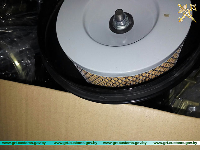 Гродзенскія мытнікі канфіскавалі партыю аўтазапчастак коштам больш за 40 тыс. даляраў