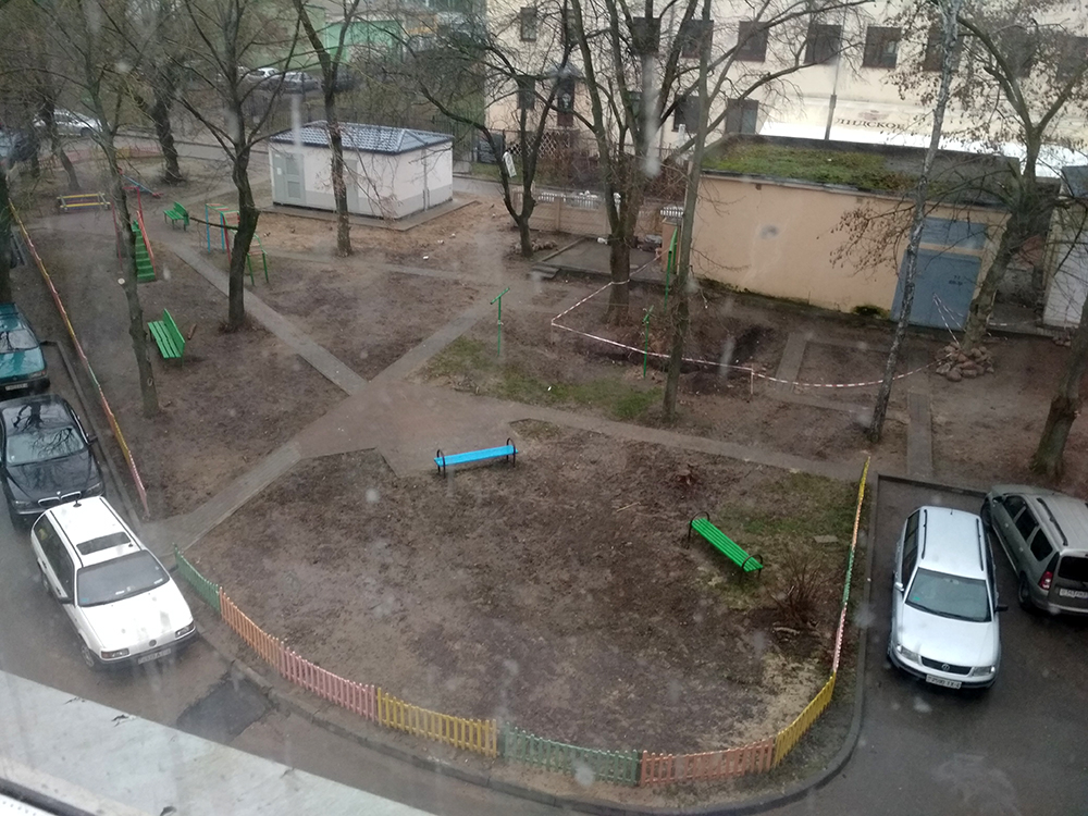 Глядзіце, як гродзенцы размалявалі звычайны пад'езд у хрушчоўцы. І на гэтым не спыняюцца!