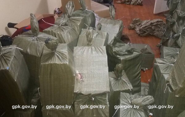 Група з дзесяці беларусаў цягам некалькіх гадоў займалася кантрабандай цыгарэт у Літву