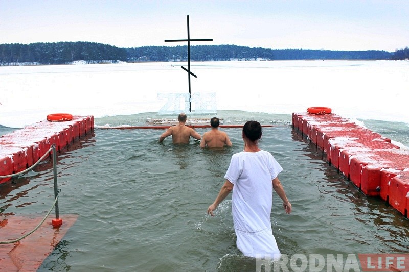 "Адчуванні - труба, космас". Гродзенцы на Юбілейным возеры святкавалі Вадохрышча "Адчуванні - труба, космас". Гродзенцы на Юбілейным возеры святкавалі Вадохрышча