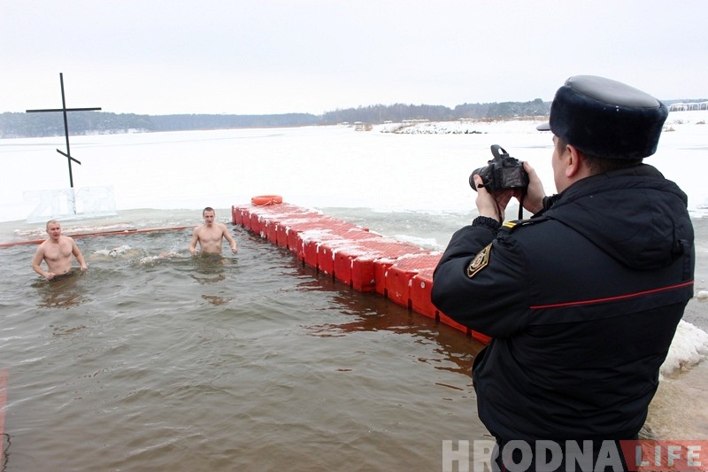 "Адчуванні - труба, космас". Гродзенцы на Юбілейным возеры святкавалі Вадохрышча "Адчуванні - труба, космас". Гродзенцы на Юбілейным возеры святкавалі Вадохрышча