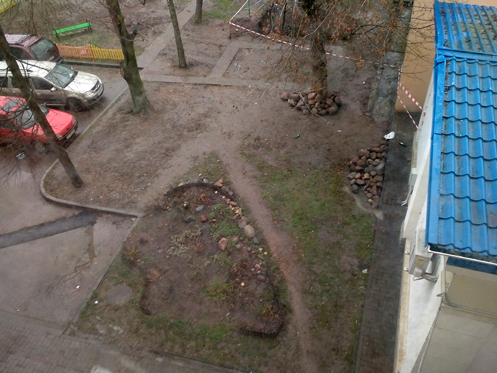 Глядзіце, як гродзенцы размалявалі звычайны пад'езд у хрушчоўцы. І на гэтым не спыняюцца!