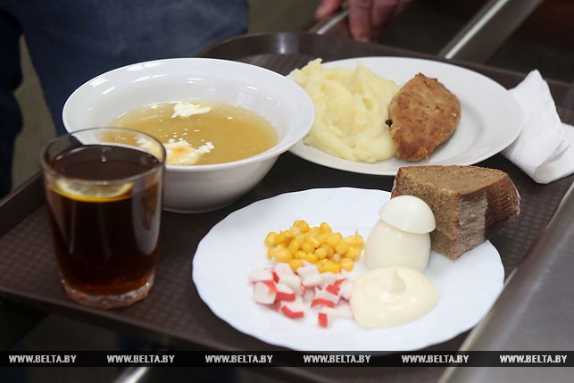 Танна, смачна і хутка: рэпартаж са студэнцкай сталоўкі ў Гродне