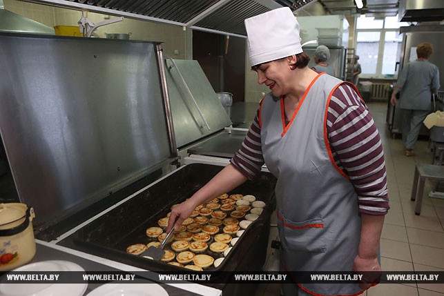Танна, смачна і хутка: рэпартаж са студэнцкай сталоўкі ў Гродне