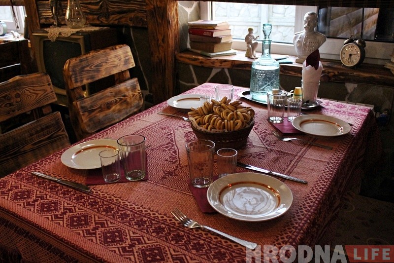 «Не все поймут, но многие вспомнят». Гродненская семья открывает в Коробчицах бар «Товарищ», где можно "вернуться" в СССР