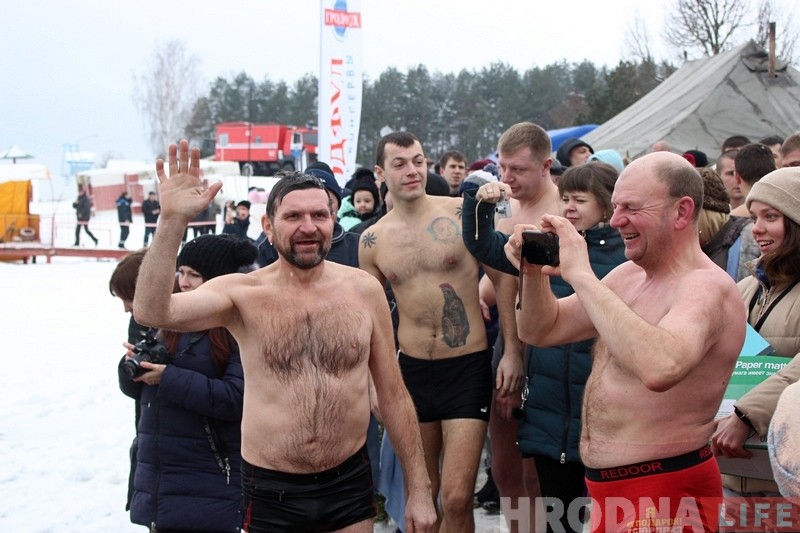 "Адчуванні - труба, космас". Гродзенцы на Юбілейным возеры святкавалі Вадохрышча "Адчуванні - труба, космас". Гродзенцы на Юбілейным возеры святкавалі Вадохрышча