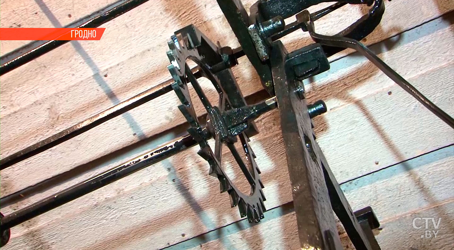 У Гродне паўгода шукалі гадзіншчыка, які змог бы аднавіць працу гадзінніка ХV стагоддзя