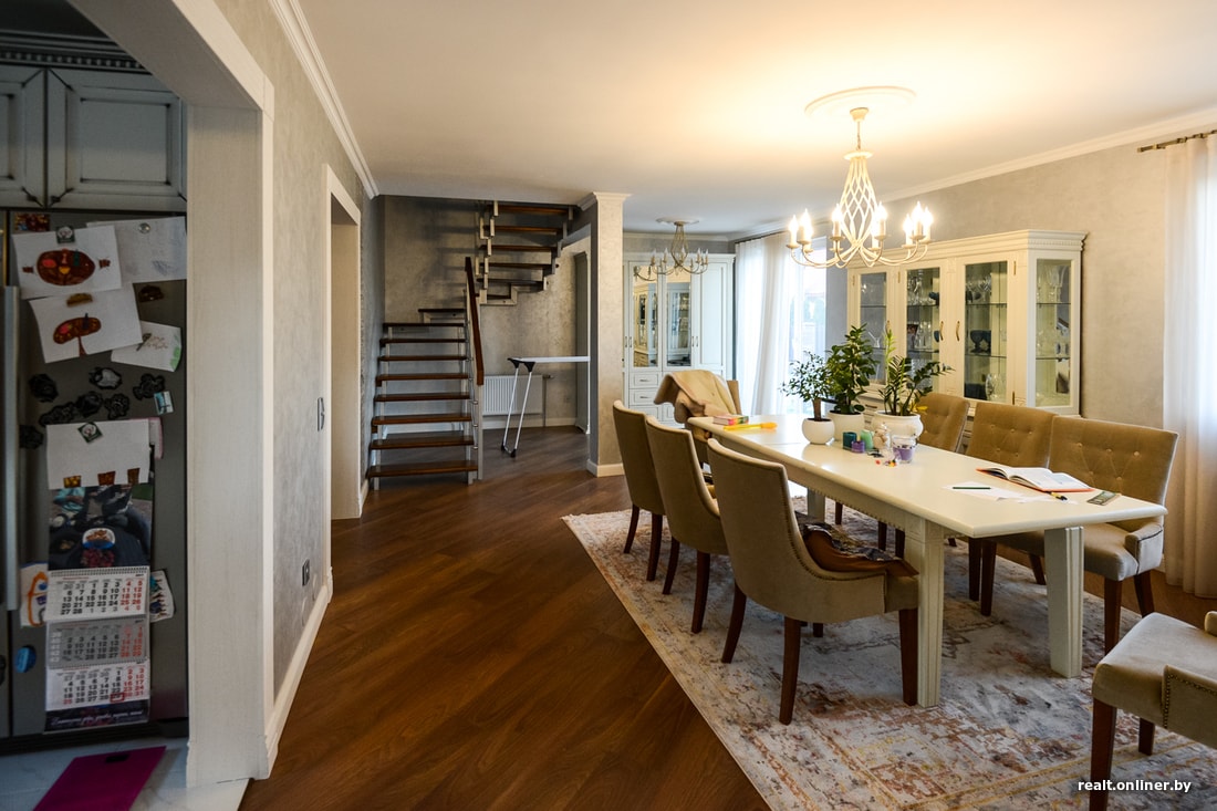 Рэпартаж з пасёлка каркасных дамоў у Ласосна, дзе гатовы катэдж каштуе 58 тысяч даляраў па курсе