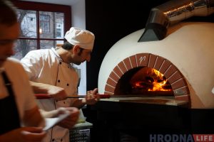 Справа “з агеньчыкам”. Сіцыліец прыехаў у Гродна гатаваць італьянскую піцу на жывым агні