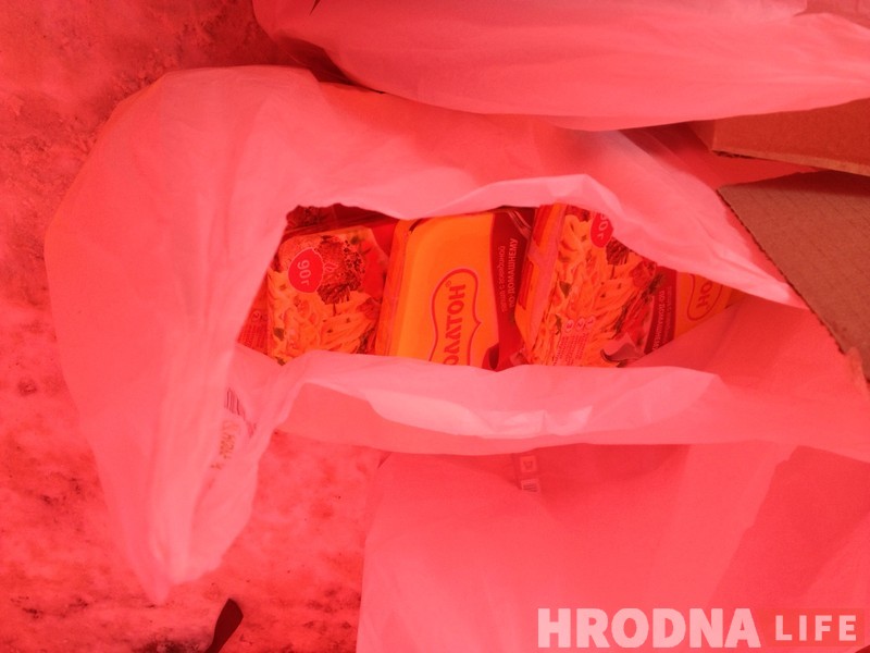 Не дачакаліся маразоў: каля аўтавакзала бясплатна раздаюць чай, супы і пюрэ Не дачакаліся маразоў: каля аўтавакзала бясплатна раздаюць чай, супы і пюрэ