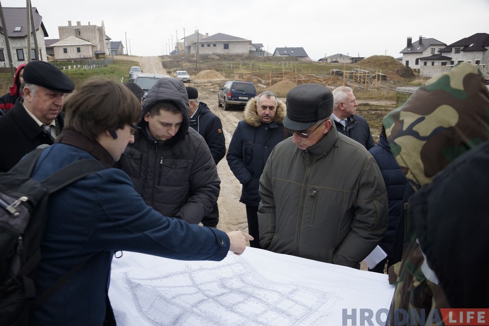 Поўная Забалаць! Грошай на дарогі ў Гродне няма і не будзе. Жыхары кажуць, што гэта парушэнне ўказа прэзідэнта