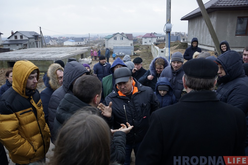 Поўная Забалаць! Грошай на дарогі ў Гродне няма і не будзе. Жыхары кажуць, што гэта парушэнне ўказа прэзідэнта