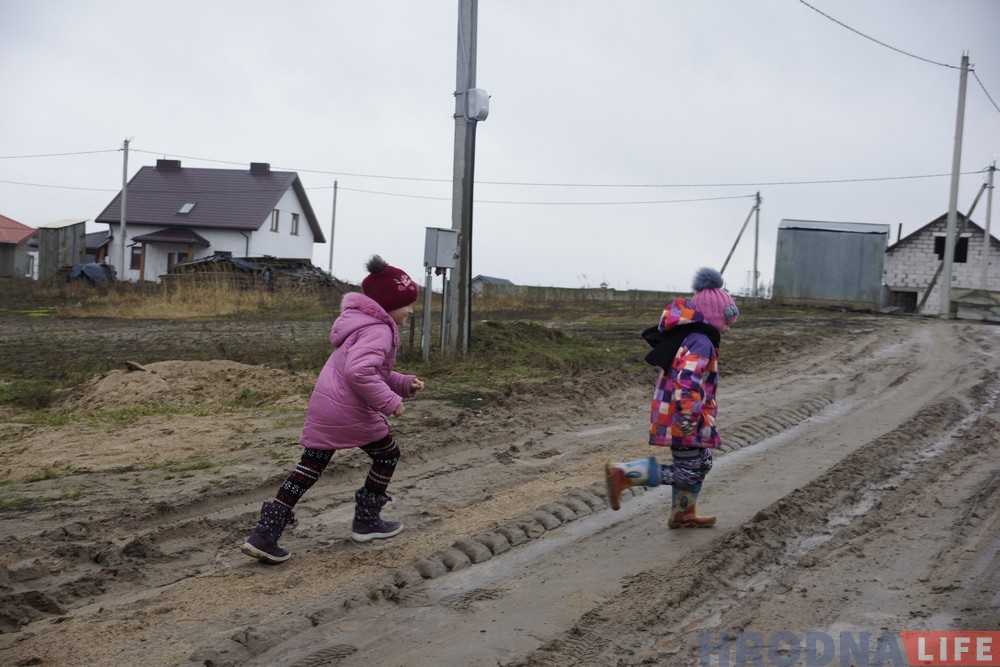 Поўная Забалаць! Грошай на дарогі ў Гродне няма і не будзе. Жыхары кажуць, што гэта парушэнне ўказа прэзідэнта