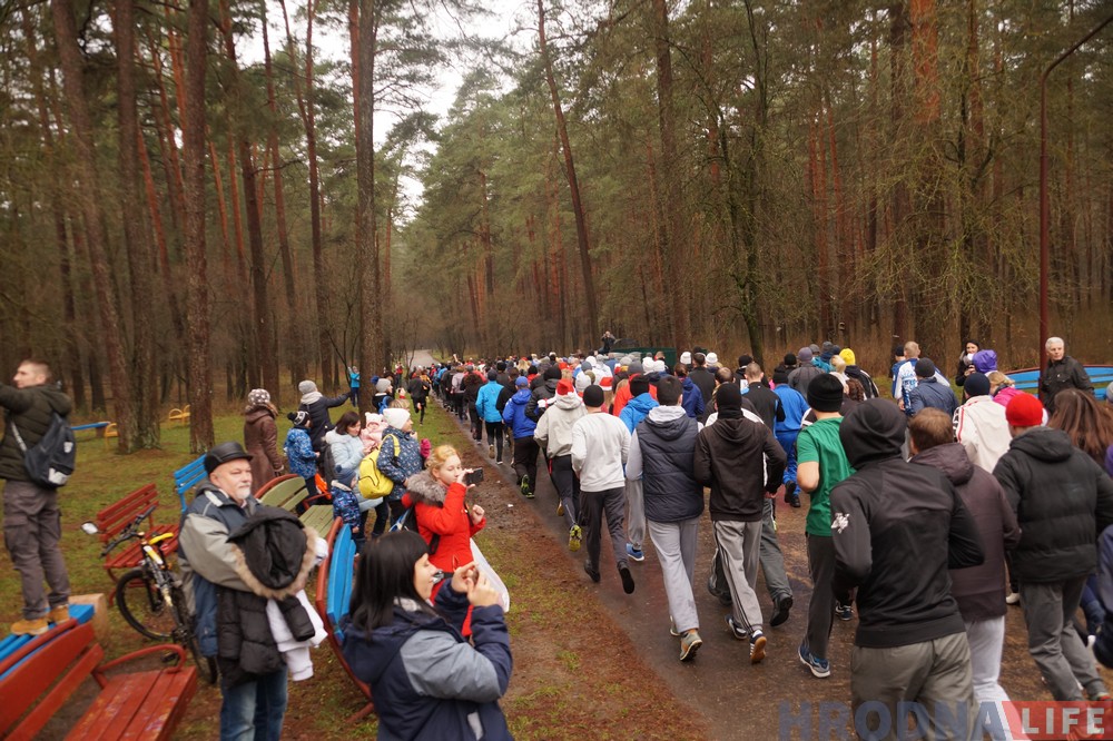 Бягом у Новы год. Чэмпіён, прыгажуня і 260 цвярозых гродзенцаў пачалі год з прабежкі