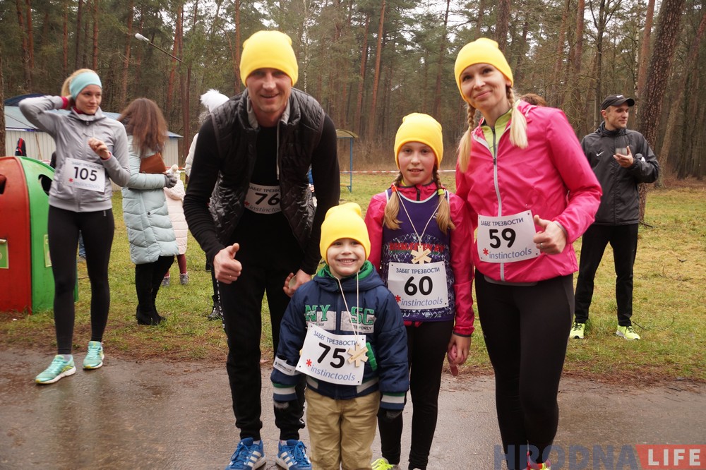 Бягом у Новы год. Чэмпіён, прыгажуня і 260 цвярозых гродзенцаў пачалі год з прабежкі