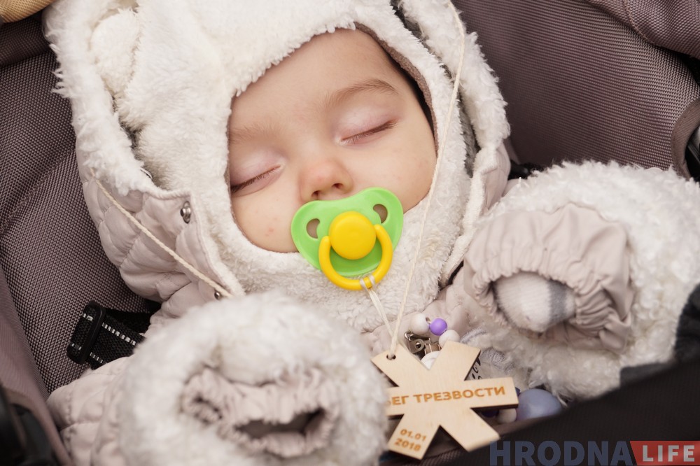 Бягом у Новы год. Чэмпіён, прыгажуня і 260 цвярозых гродзенцаў пачалі год з прабежкі