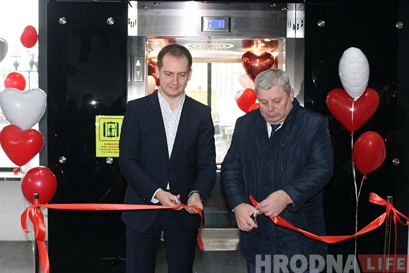 Цяпер у Гродне можна любавацца відамі старога горада з панарамнага ліфта і новай залы "Вялікага буфета" Цяпер у Гродне можна любавацца відамі старога горада з панарамнага ліфта і новай залы "Вялікага буфета"