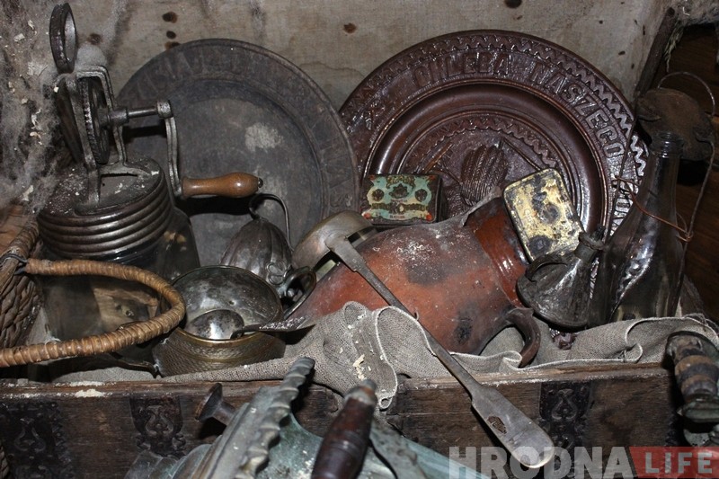 Ад посуду да старых фота: у Музеі Гарадніцы ўзнавілі інтэр'ер тыповага даваеннага гарышча Ад посуду да старых фота: у Музеі Гарадніцы ўзнавілі інтэр'ер тыповага даваеннага гарышча