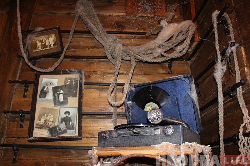 Ад посуду да старых фота: у Музеі Гарадніцы ўзнавілі інтэр'ер тыповага даваеннага гарышча Ад посуду да старых фота: у Музеі Гарадніцы ўзнавілі інтэр'ер тыповага даваеннага гарышча