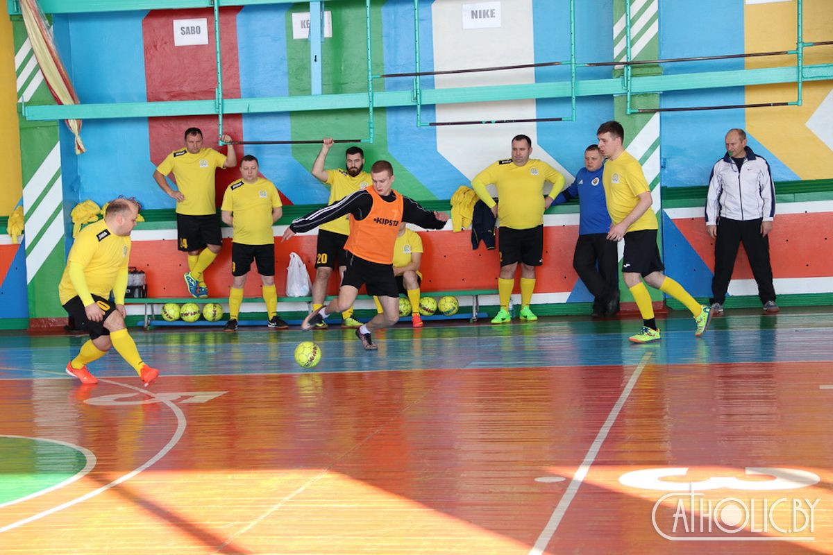 Гродзенскія святары абыгралі ў футбольным матчы каманду міліцыі