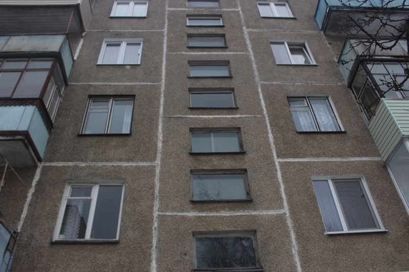 Дзіўнае здарэнне "у Юры": на Урублеўскага з акна пад'езда выпаў мужчына