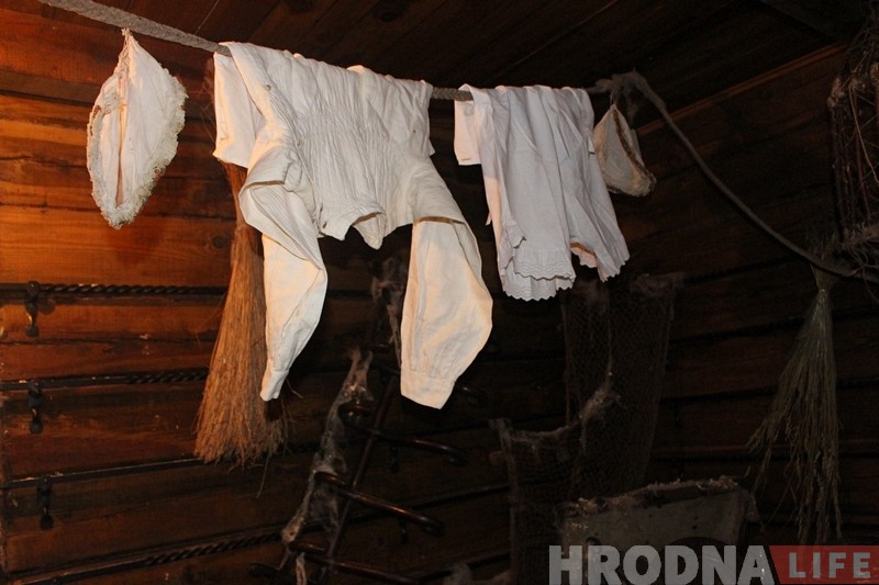 Ад посуду да старых фота: у Музеі Гарадніцы ўзнавілі інтэр'ер тыповага даваеннага гарышча Ад посуду да старых фота: у Музеі Гарадніцы ўзнавілі інтэр'ер тыповага даваеннага гарышча