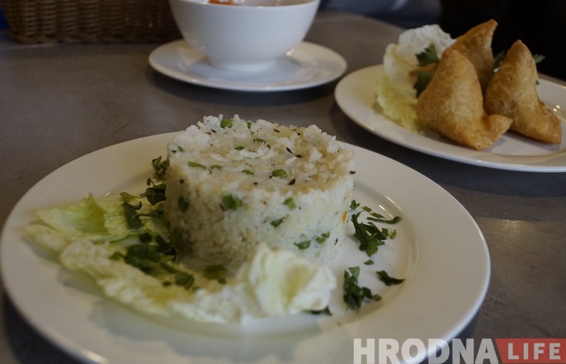 Кухар-індус прыехаў у Гродна гатаваць сапраўдную індыйскую ежу (спойлер - гэта востра і горача)