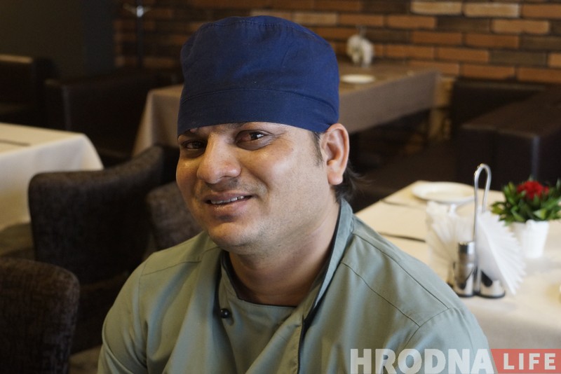 Кухар-індус прыехаў у Гродна гатаваць сапраўдную індыйскую ежу (спойлер - гэта востра і горача)