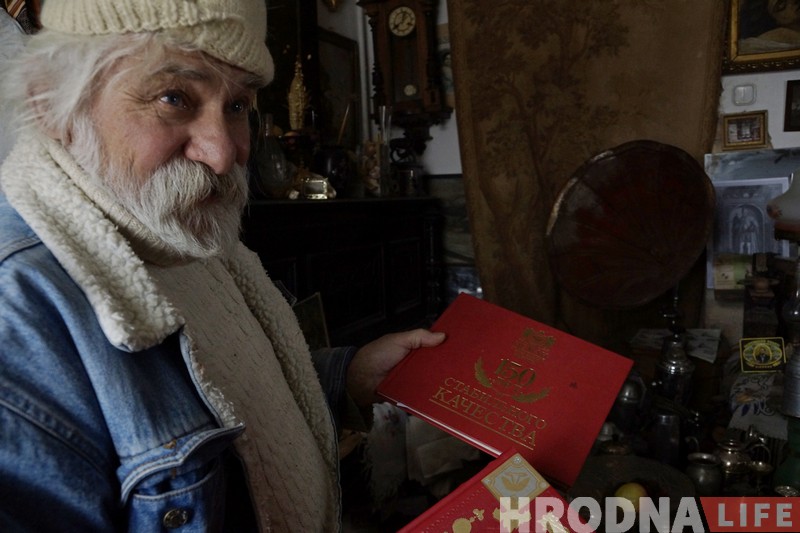 “Навошта цыгарэты, каб не кава?” Пра шкодныя радасці жыцця раскажа выстава ў музеі Паруліса