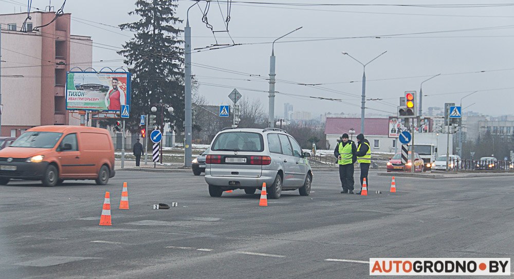 Каля гасцініцы "Беларусь" мінівэн насмерць збіў пешахода
