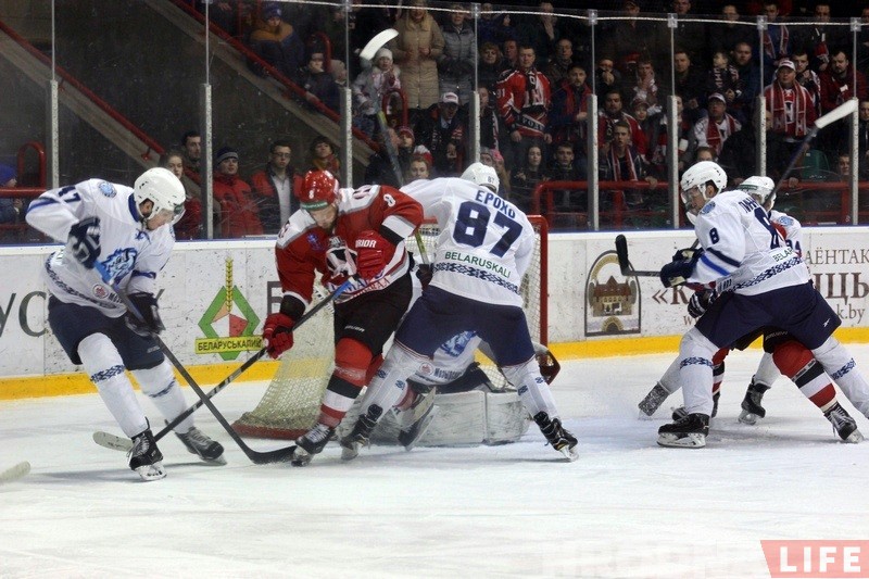 Серыя працягнецца ў Маладзечне: "Нёман" не змог дома абыграць "Дынама" Серыя працягнецца ў Маладзечне: "Нёман" не змог дома абыграць "Дынама"