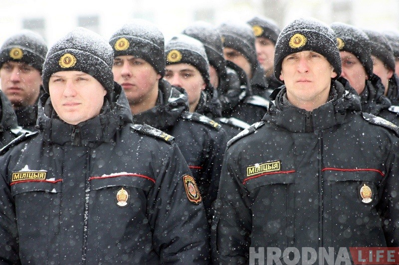 ФОТА: Марш міліцыі па вуліцах Гродна ў снегапад ФОТА: Марш міліцыі па вуліцах Гродна ў снегапад