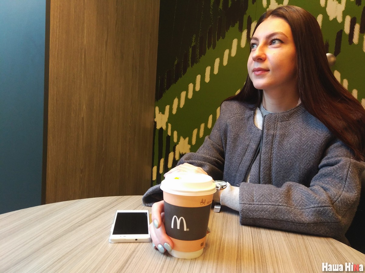 Электрык Настасся з Гродна: «Калі мяняла лямпачкі на апорах, калегі збіраліся вакол і глядзелі на мяне, як на экспанат»