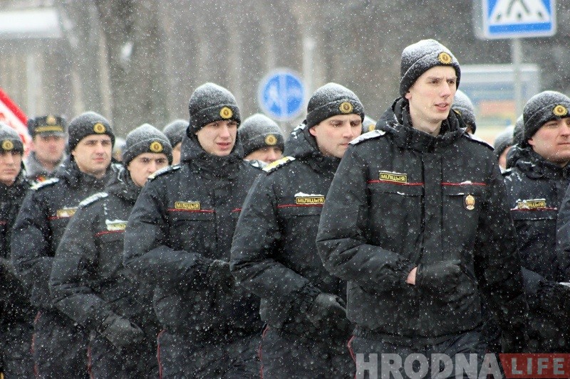 ФОТА: Марш міліцыі па вуліцах Гродна ў снегапад ФОТА: Марш міліцыі па вуліцах Гродна ў снегапад
