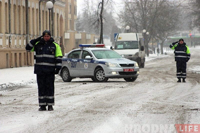 ФОТА: Марш міліцыі па вуліцах Гродна ў снегапад ФОТА: Марш міліцыі па вуліцах Гродна ў снегапад