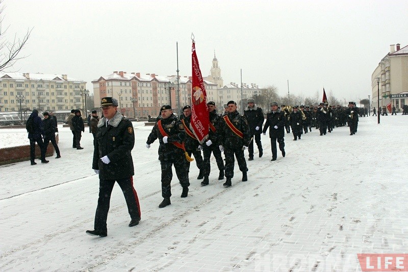 ФОТА: Марш міліцыі па вуліцах Гродна ў снегапад ФОТА: Марш міліцыі па вуліцах Гродна ў снегапад