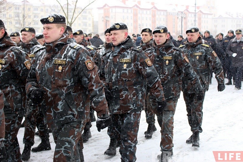ФОТА: Марш міліцыі па вуліцах Гродна ў снегапад ФОТА: Марш міліцыі па вуліцах Гродна ў снегапад
