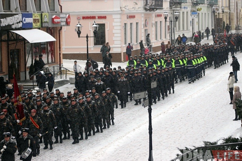 ФОТА: Марш міліцыі па вуліцах Гродна ў снегапад ФОТА: Марш міліцыі па вуліцах Гродна ў снегапад