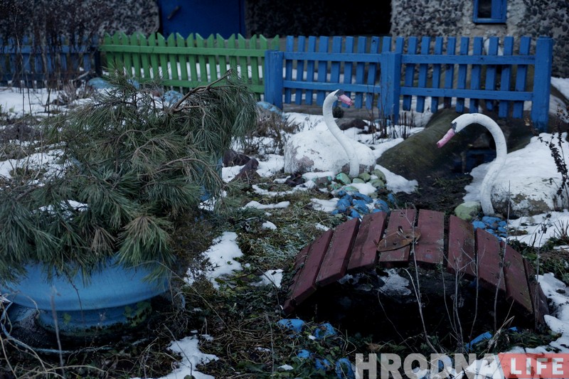 Постмадэрн сваімі рукамі. Як упрыгожваюць двары на раёнах у Гродне і не толькі