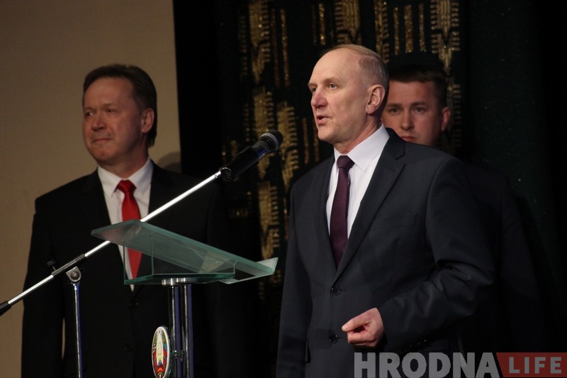 У драмтэатры гродзенцы павіншавалі "Нёман" з чэмпіёнствам У драмтэатры гродзенцы павіншавалі "Нёман" з чэмпіёнствам