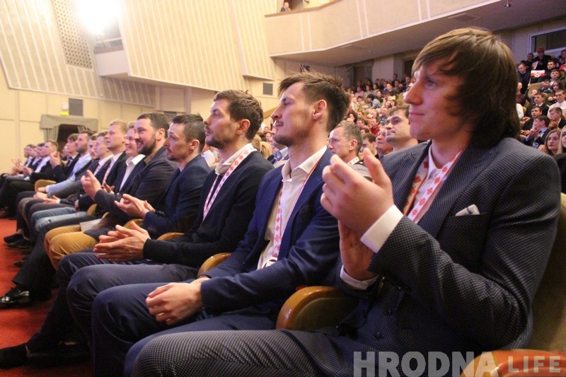 У драмтэатры гродзенцы павіншавалі "Нёман" з чэмпіёнствам У драмтэатры гродзенцы павіншавалі "Нёман" з чэмпіёнствам