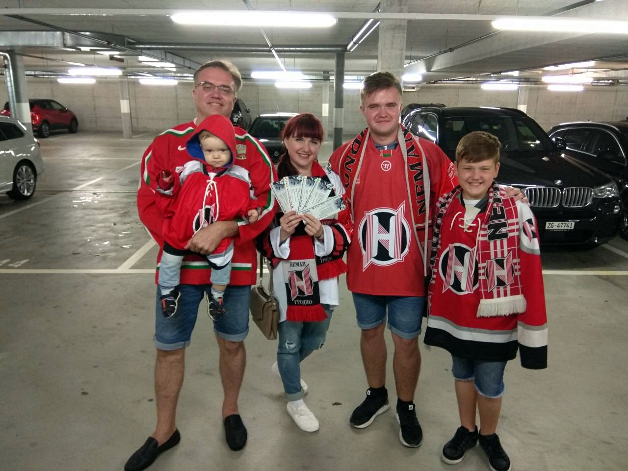 За два гады больш 100 матчаў:  як гродзенская сям'я Мухіных заўзее за "Нёман"