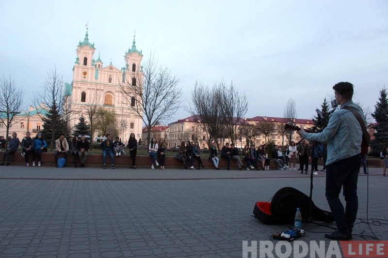 Вулічны музыка з Мінска адыграў для гродзенцаў вялікі канцэрт