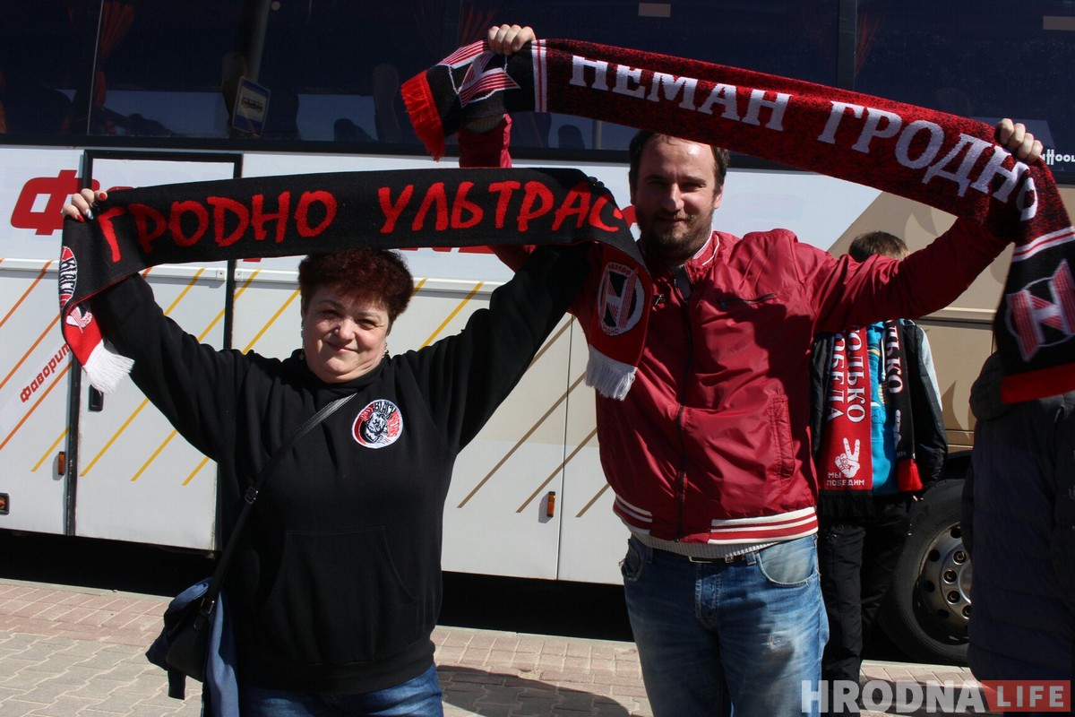 Чырвона-чорная армія гродзенскіх заўзятараў едзе ў Мінск па Кубак краіны Чырвона-чорная армія гродзенскіх заўзятараў едзе ў Мінск па Кубак краіны