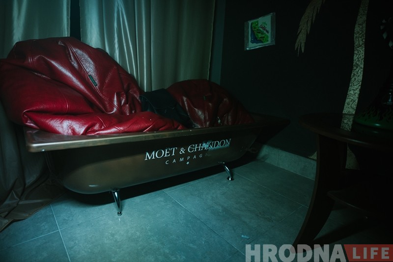 У новым дыскабары «Бардак» можна танцаваць на бочках і паліць кальян у ваннай У новым дыскабары «Бардак» можна танцаваць на бочках і паліць кальян у ваннай