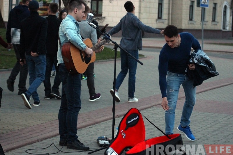 Вулічны музыка з Мінска адыграў для гродзенцаў вялікі канцэрт