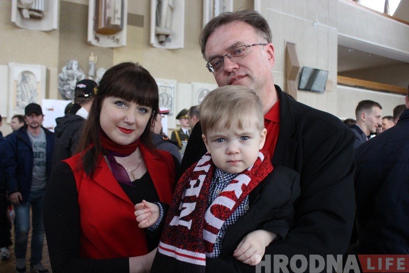 У драмтэатры гродзенцы павіншавалі "Нёман" з чэмпіёнствам У драмтэатры гродзенцы павіншавалі "Нёман" з чэмпіёнствам