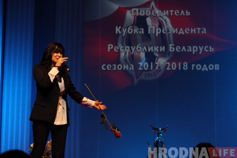У драмтэатры гродзенцы павіншавалі "Нёман" з чэмпіёнствам У драмтэатры гродзенцы павіншавалі "Нёман" з чэмпіёнствам