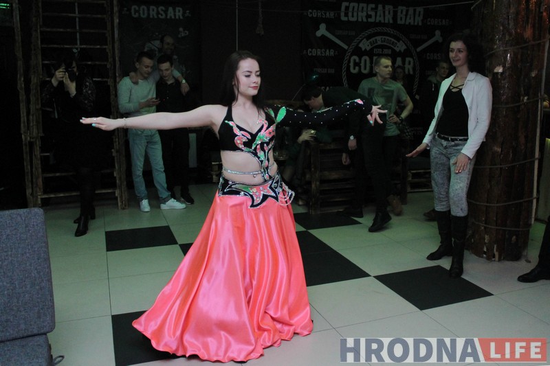 Бар з «агеньчыкам». У Гродне адкрыўся пірацкі “Карсар” Бар з «агеньчыкам». У Гродне адкрыўся пірацкі “Карсар”