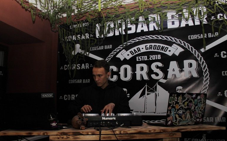 Бар з «агеньчыкам». У Гродне адкрыўся пірацкі “Карсар” Бар з «агеньчыкам». У Гродне адкрыўся пірацкі “Карсар”